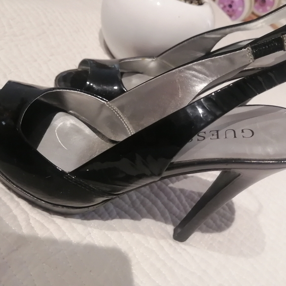 Magnificent Guess Sandal 5 and a half - Picture 2 of 4